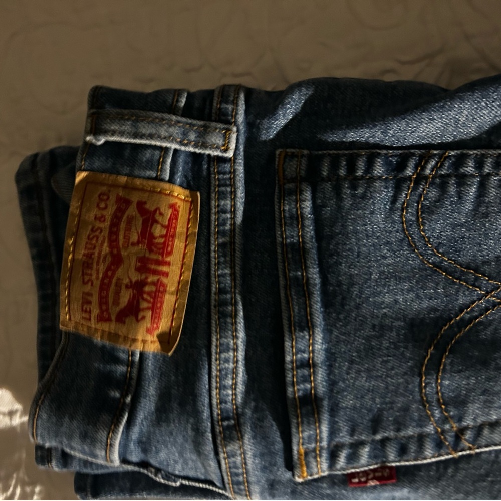 4 pairs of jeans! Great condition! (3 Levi, 1 Everlane)